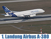 Erste Landung des Airbus A 380 am Münchner Flughafen: An- und Abflug des neuen Großraumjets auf der südlichen Start- und Landebahn am 28.03.2007 (Foto: Werner Hennies/FMG) 